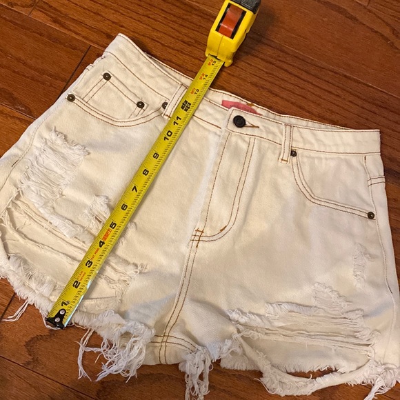 Signature8 cream rugged denim high rise Shorts - size medium - Picture 7 of 8